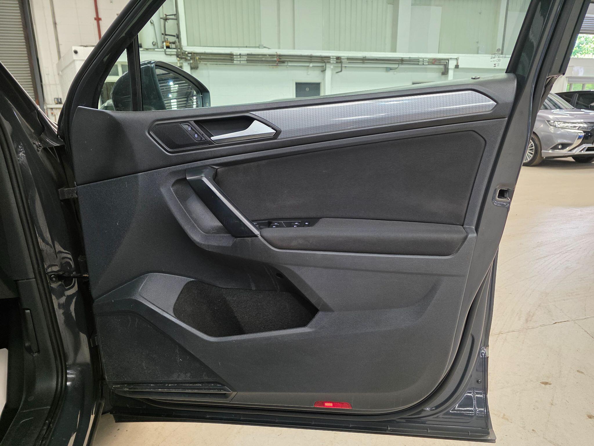Volkswagen Tiguan view 13