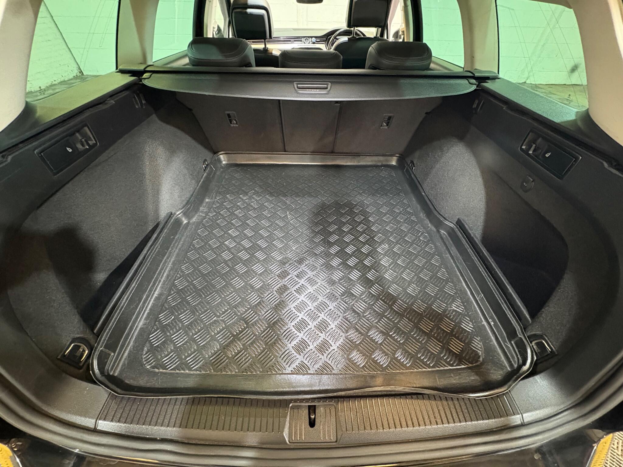 Volkswagen Passat view 49