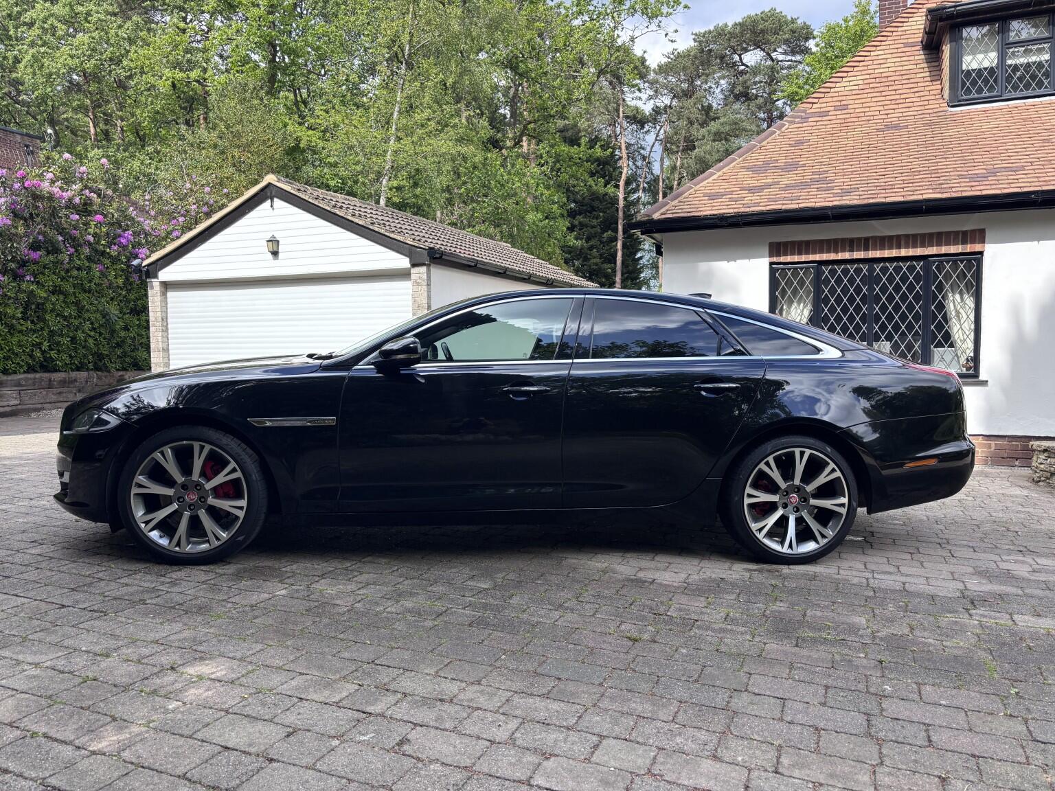 Jaguar XJ view 4