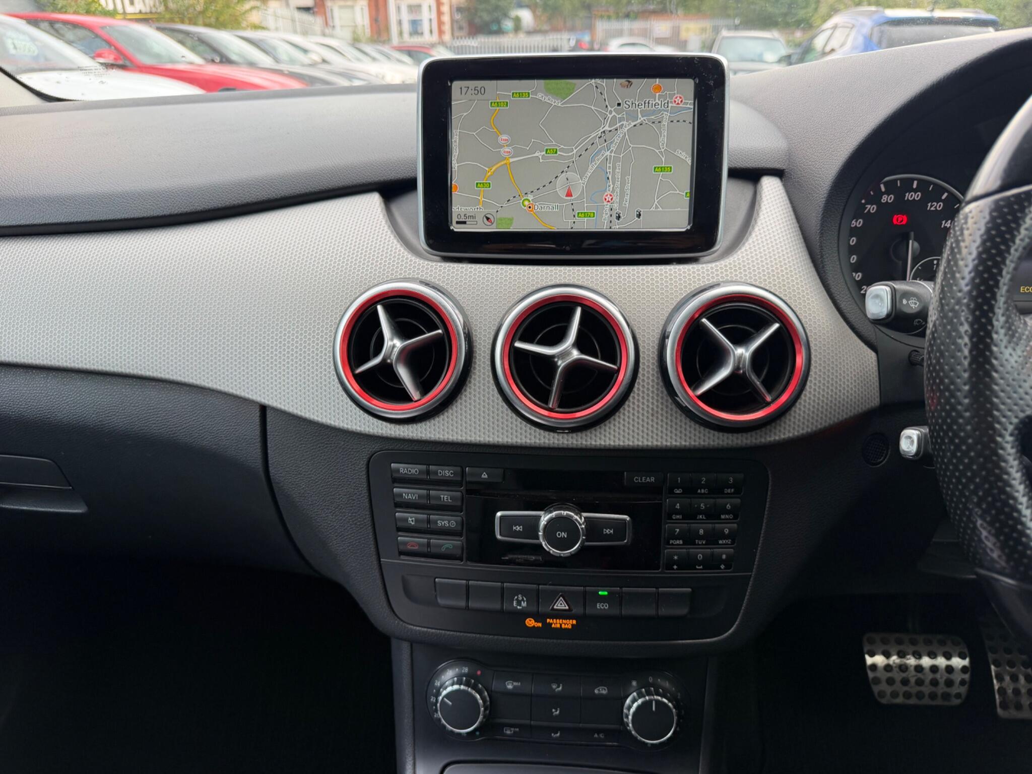 Mercedes-Benz B-Class view 32