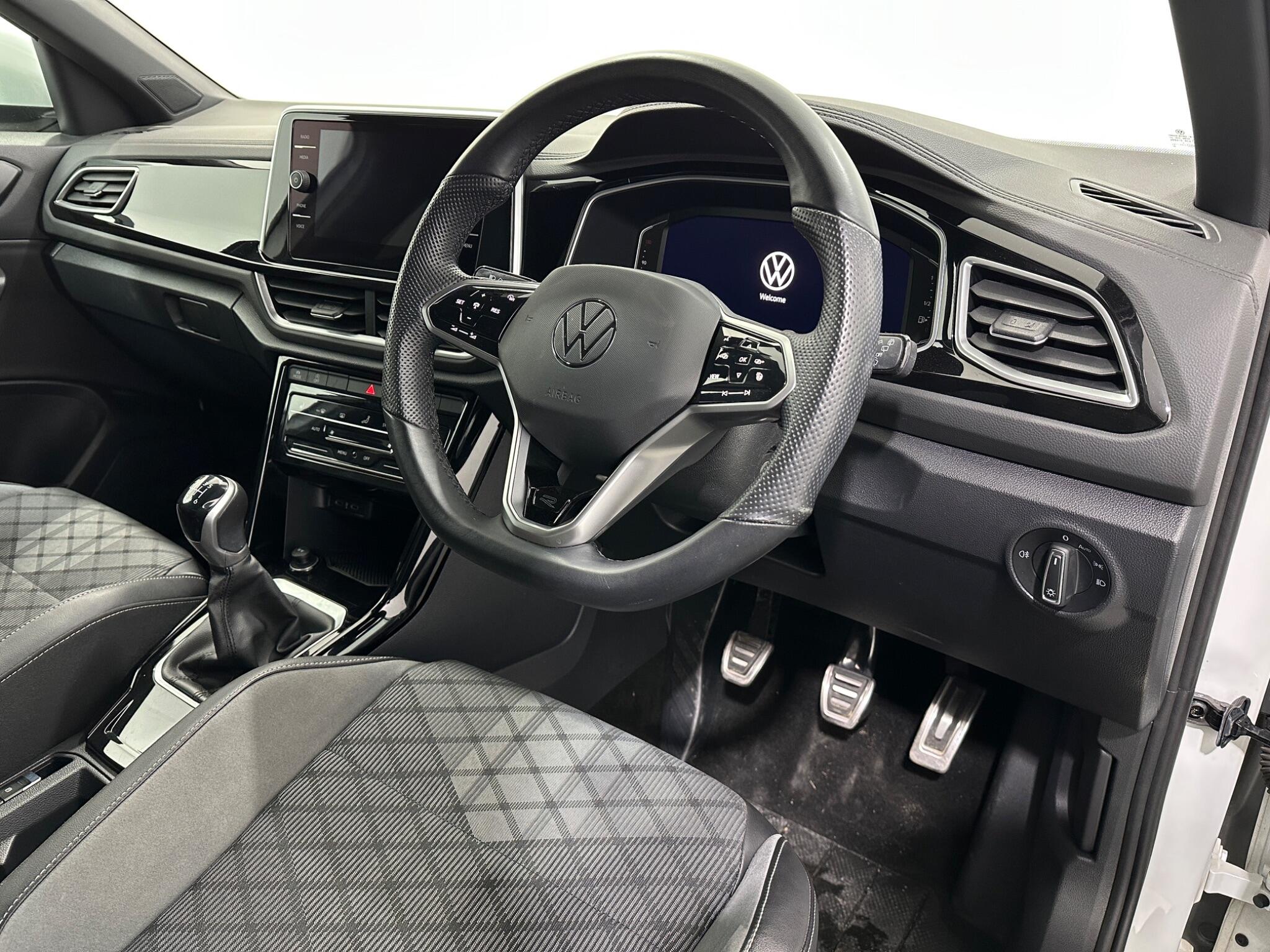 Volkswagen T-Roc view 11