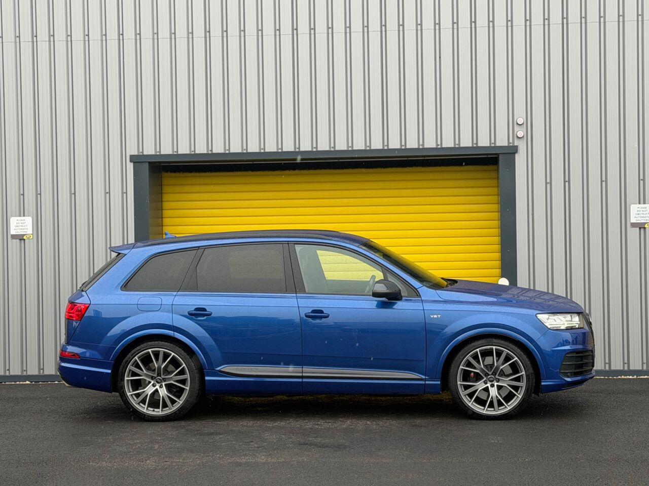 Audi SQ7 view 6
