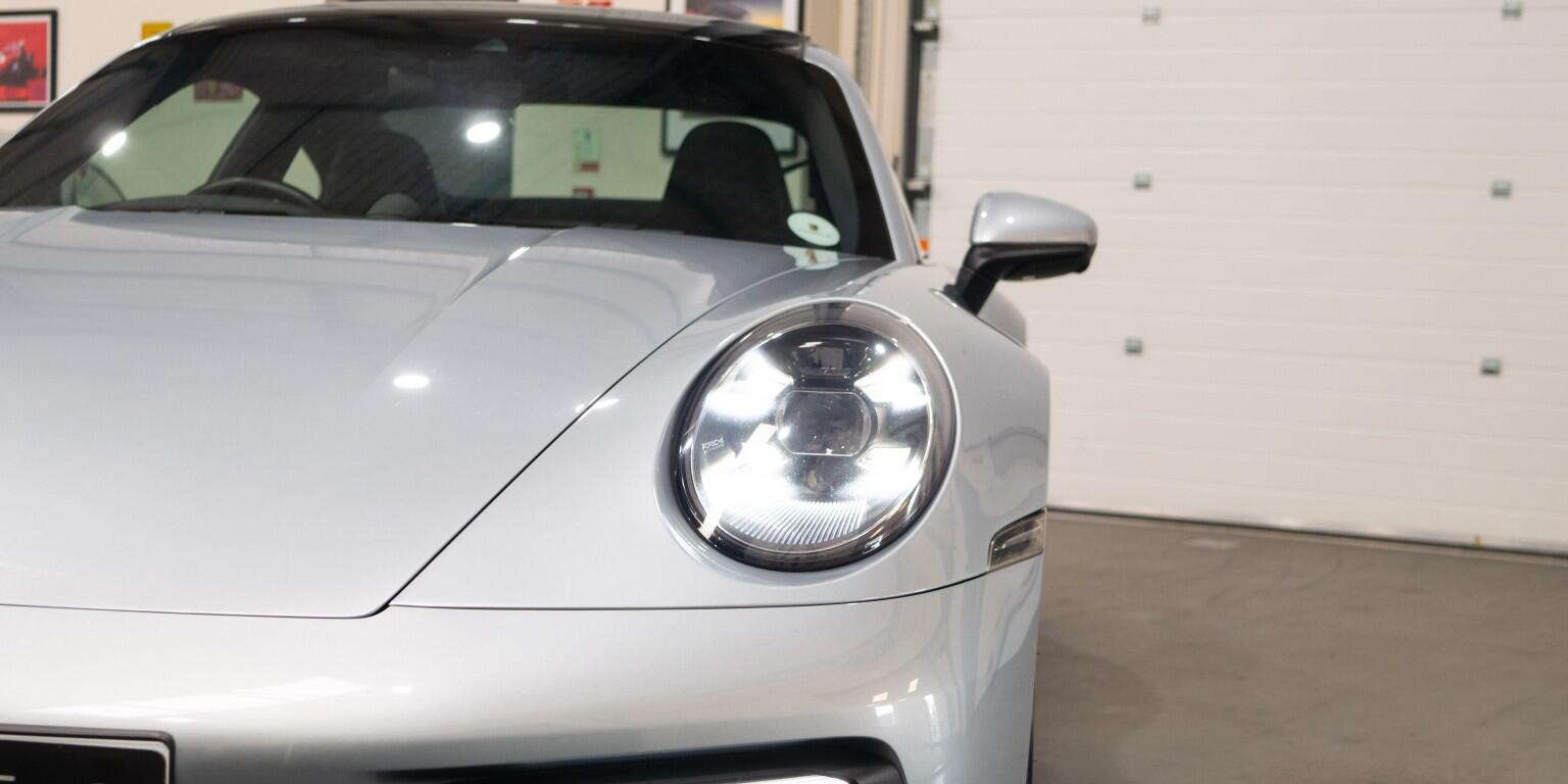 Porsche 911 view 40