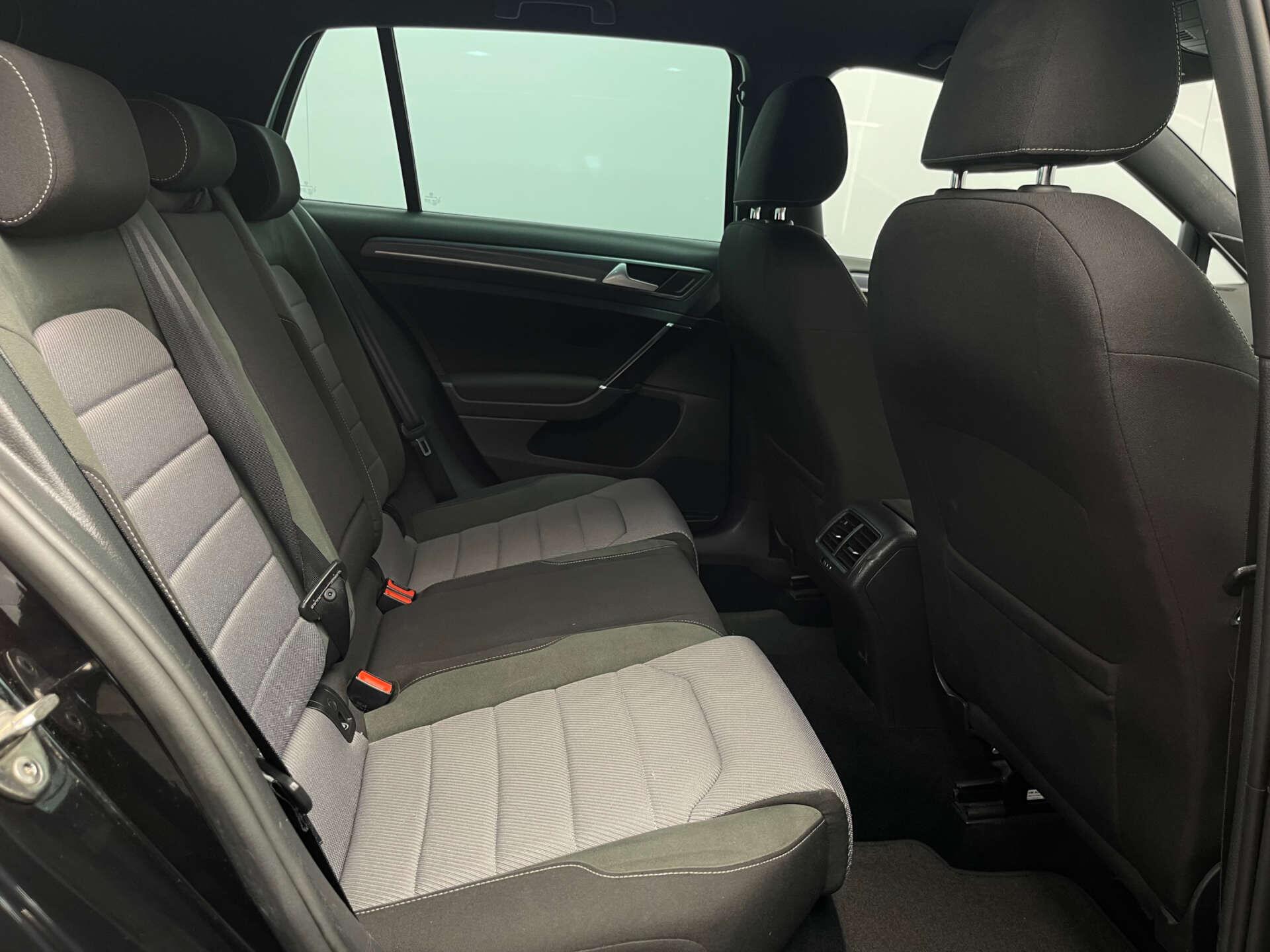 Volkswagen Golf view 19