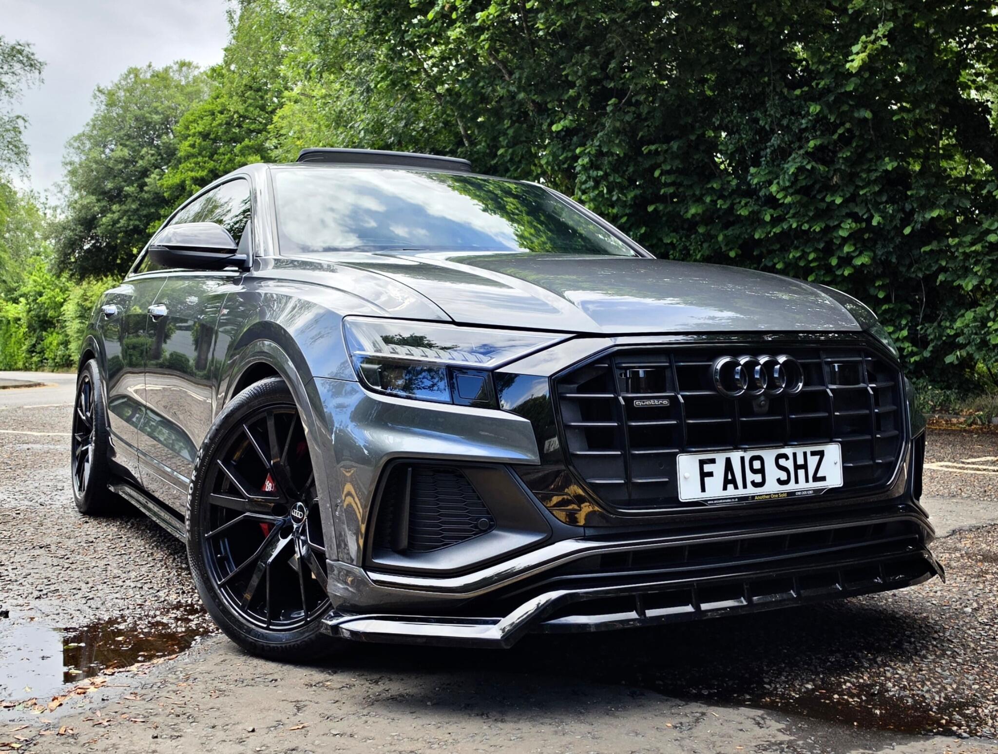 Audi Q8 view 9