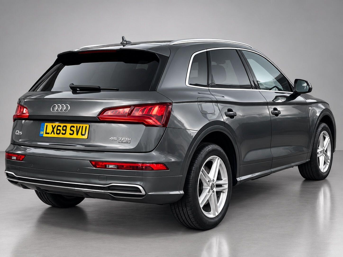 Audi Q5 view 13