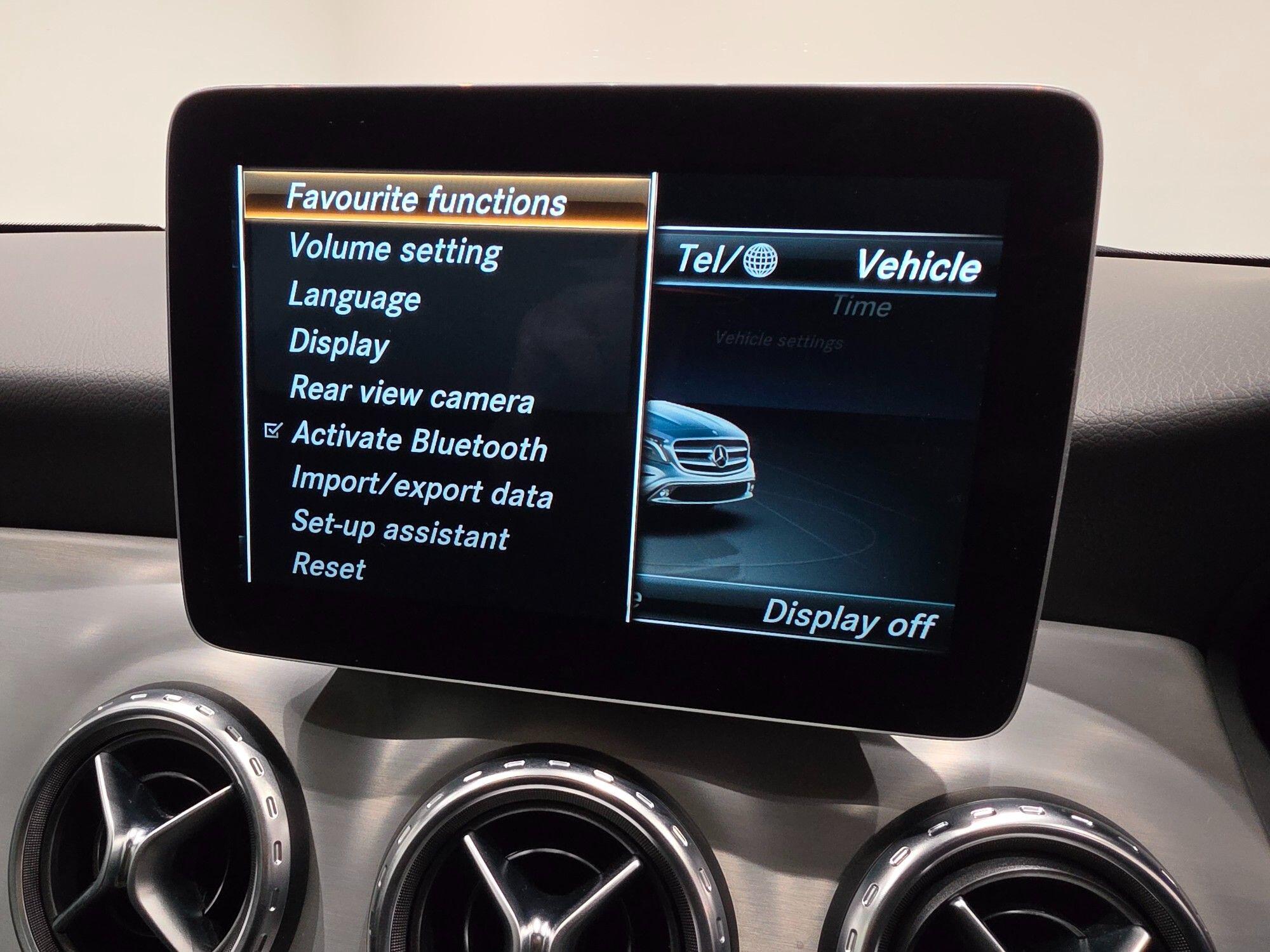 Mercedes-Benz GLA view 73