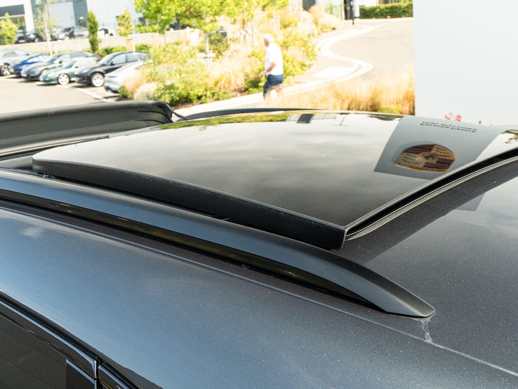 Porsche Macan view 11