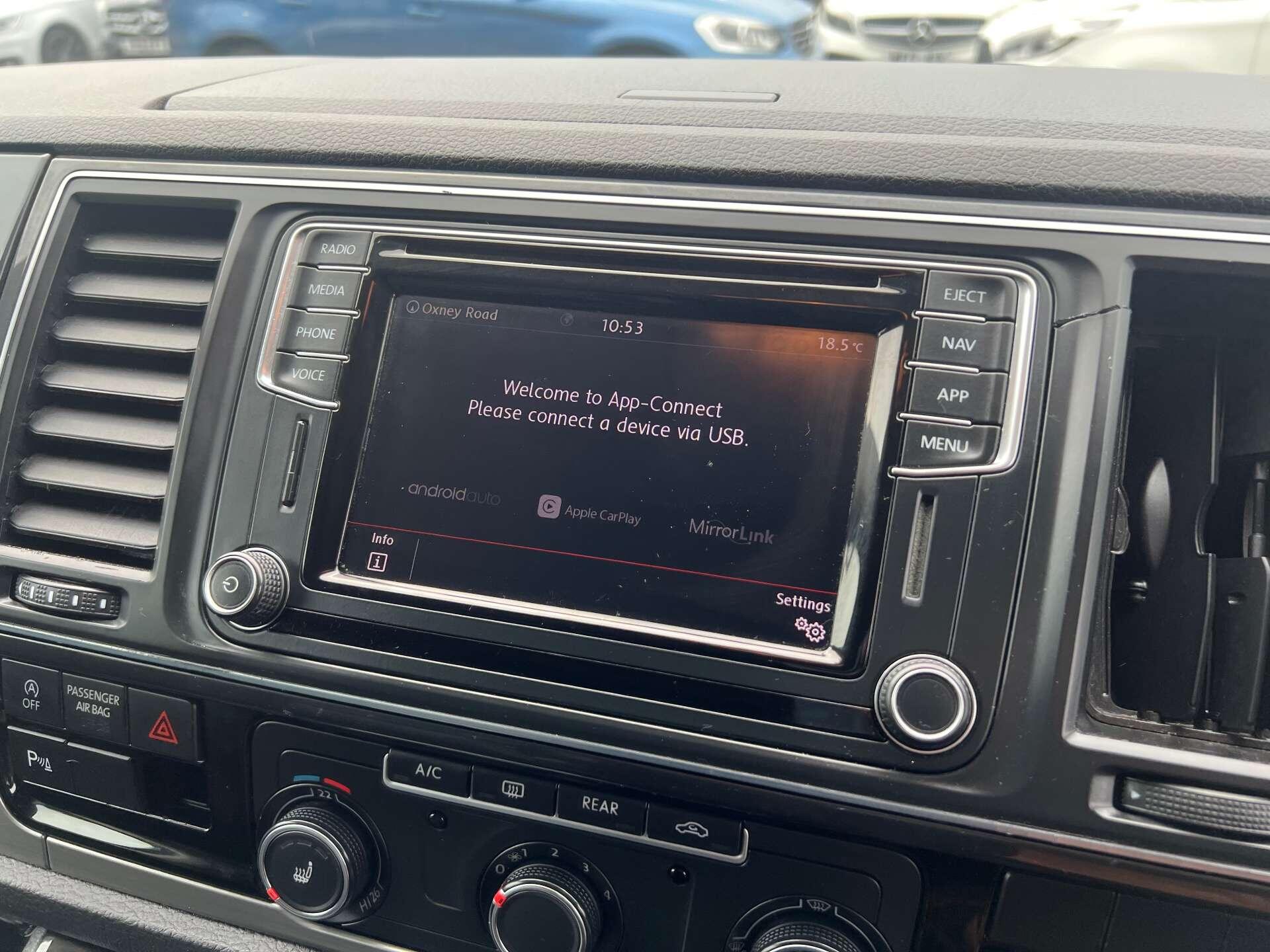 Volkswagen Caravelle view 27