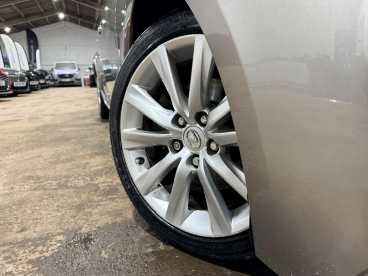 Lexus IS view 28