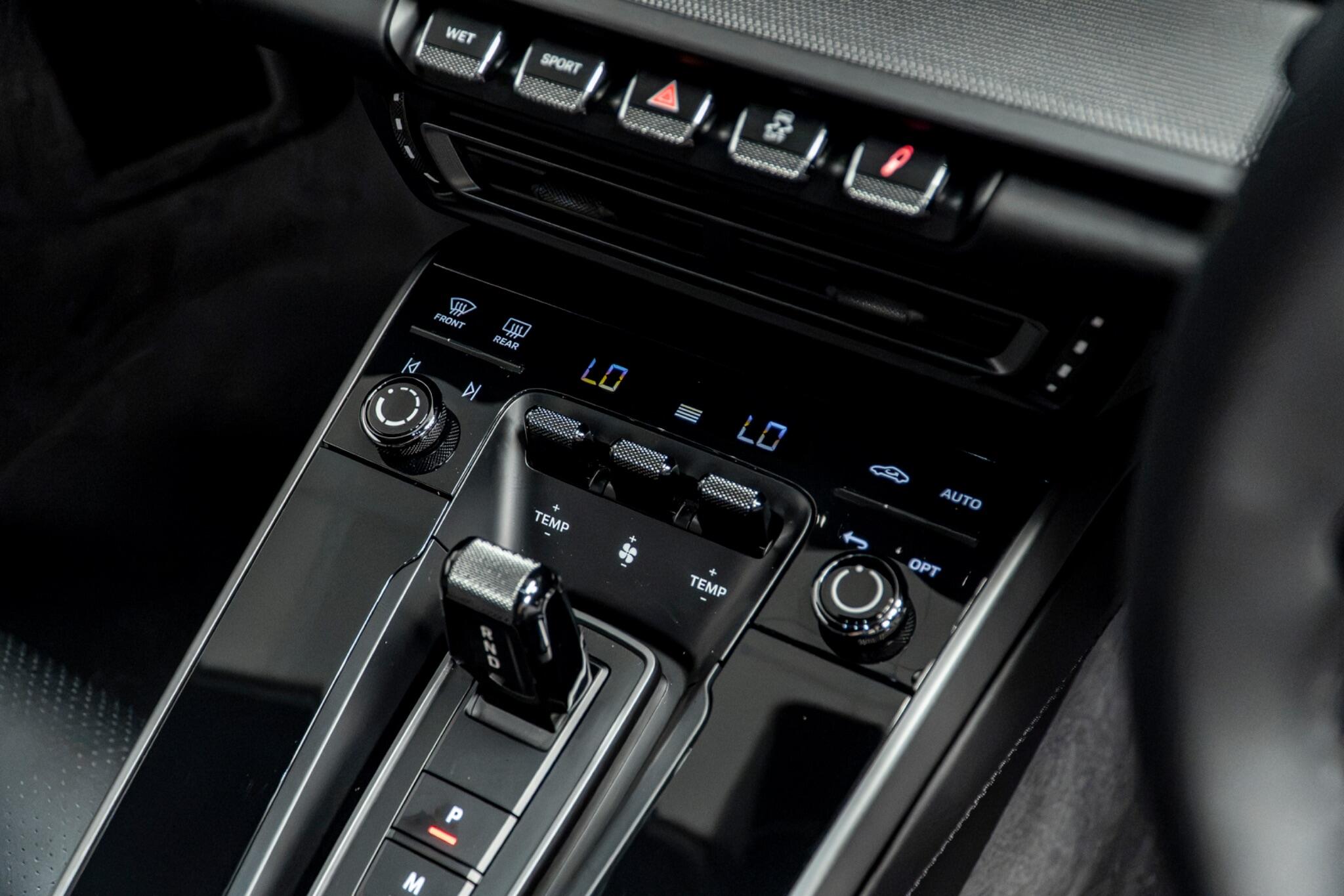 Porsche 911 view 40