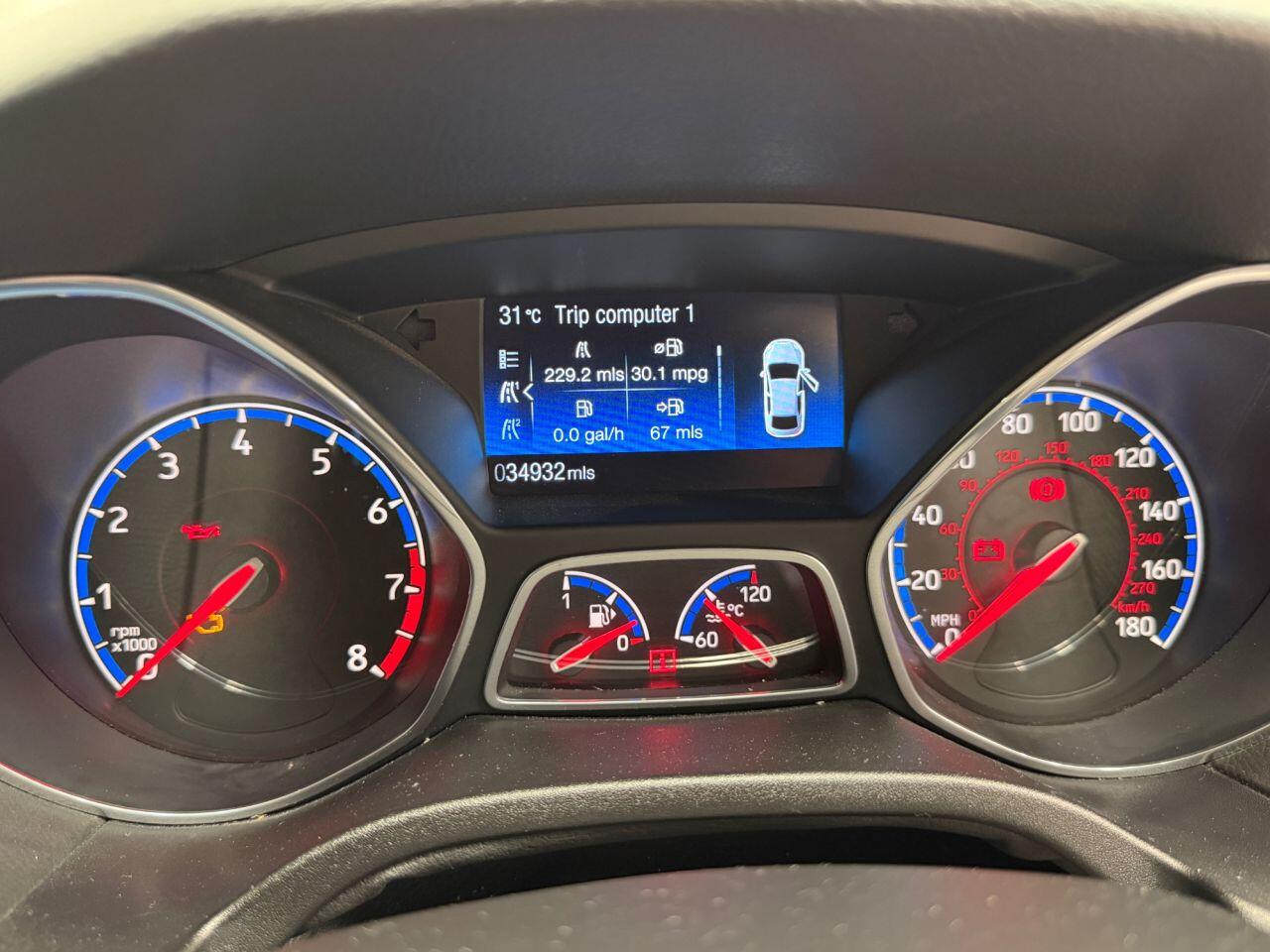 Ford Focus view 24
