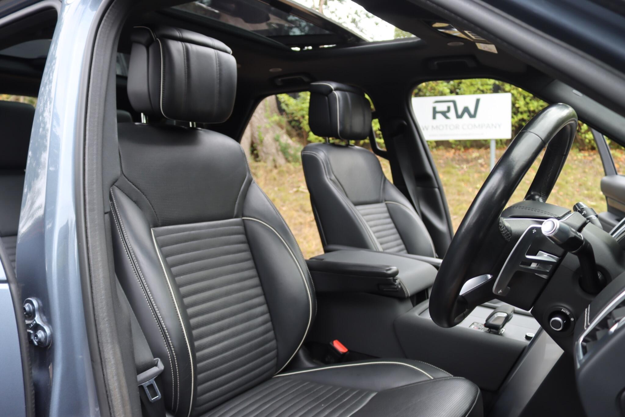 Land Rover Discovery view 29