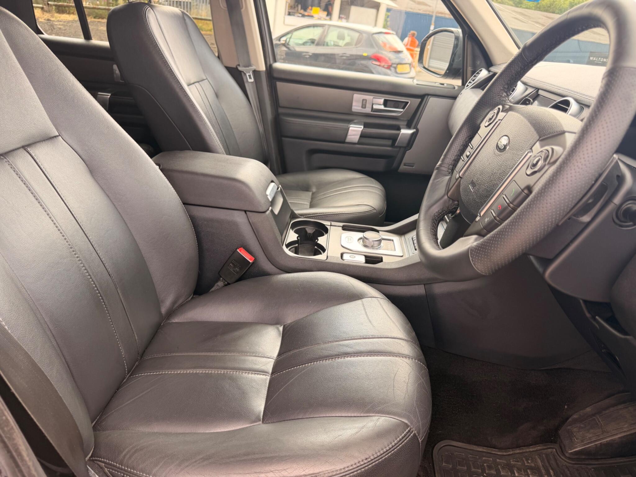 Land Rover Discovery view 27