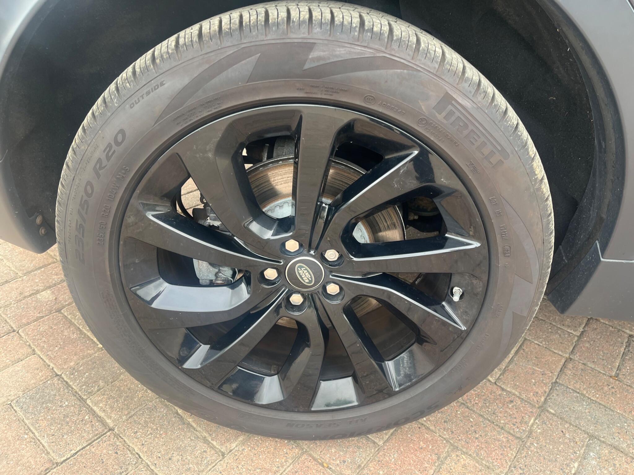 Land Rover Discovery Sport view 36