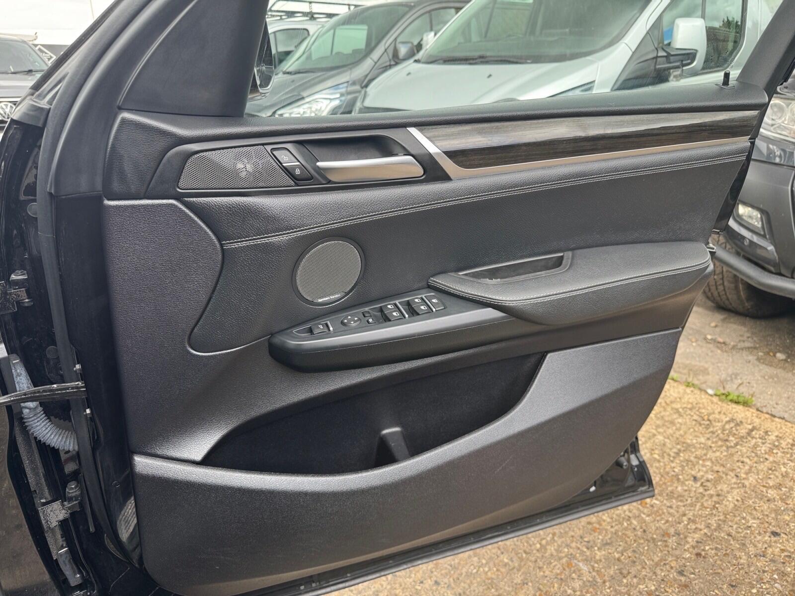 BMW X3 view 16