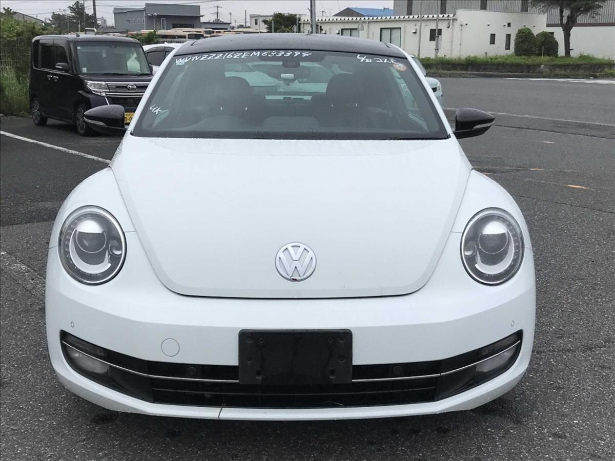 Volkswagen Beetle view 7