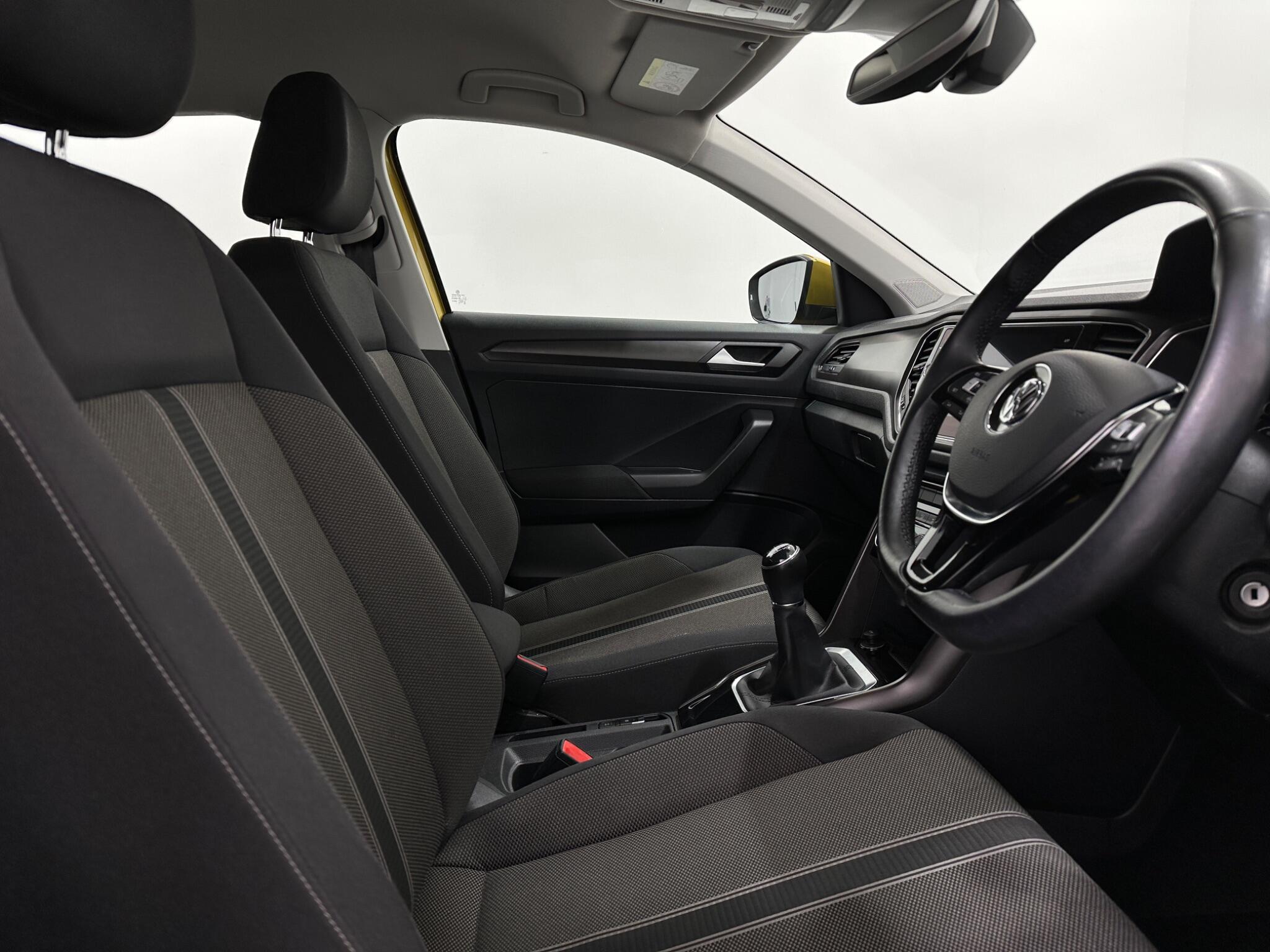 Volkswagen T-Roc view 28