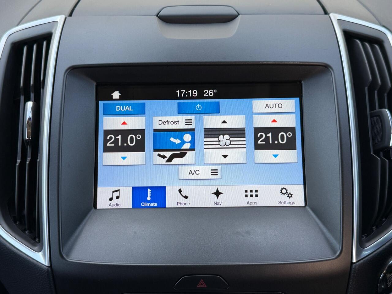 Ford Galaxy view 32