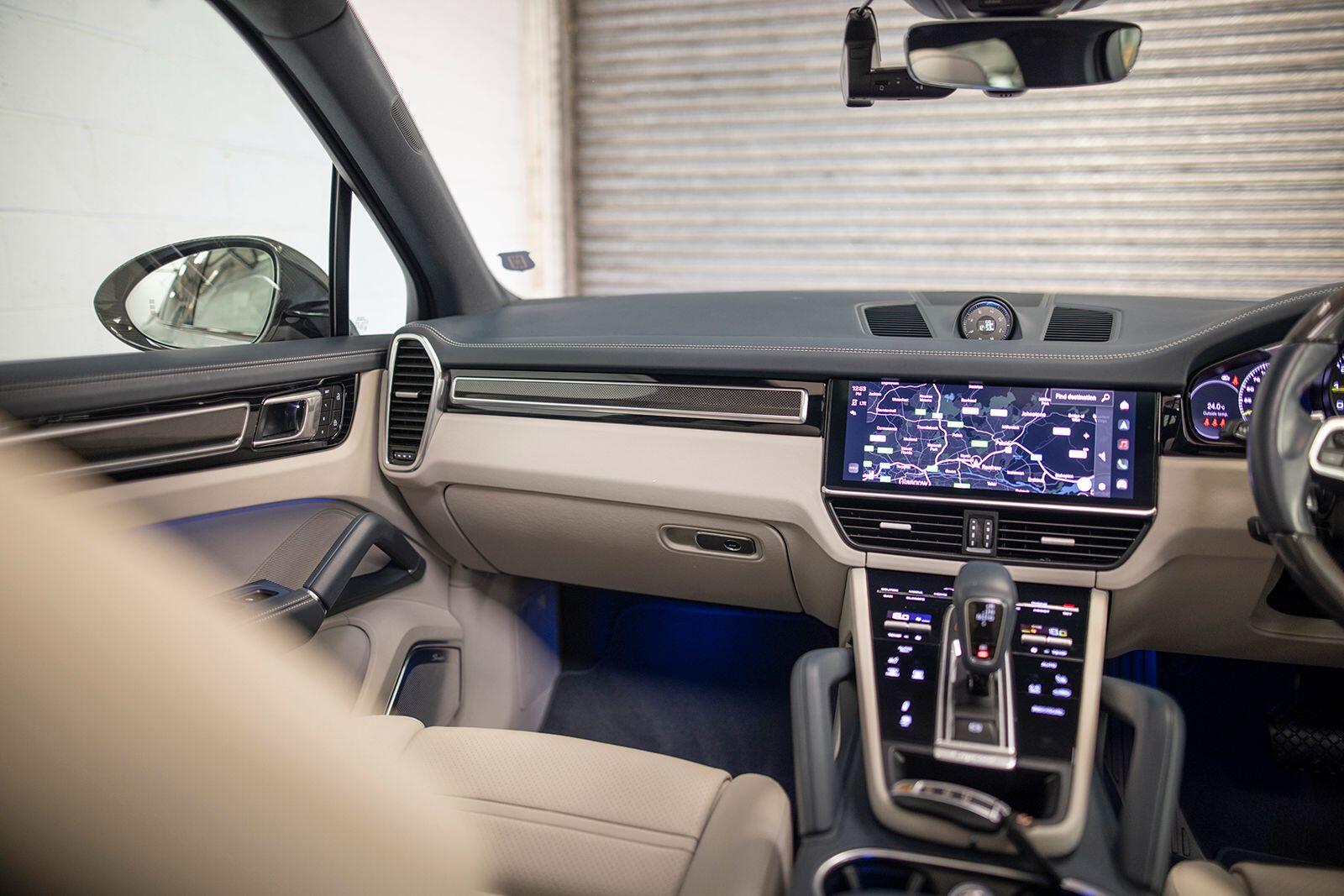 Porsche Cayenne view 39