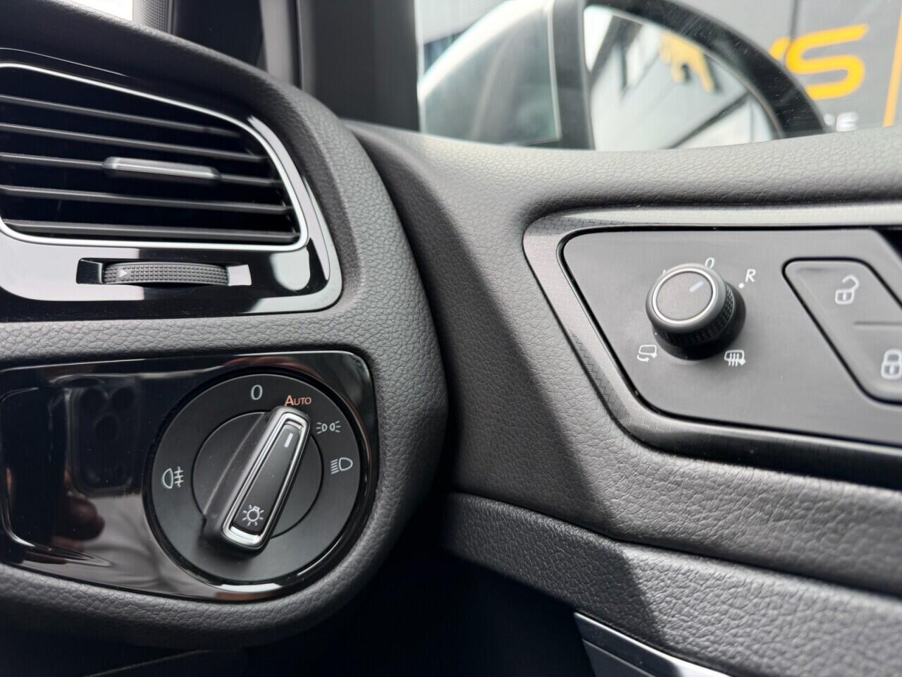 Volkswagen Golf view 27