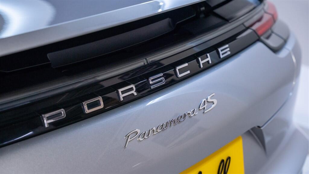 Porsche Panamera view 17