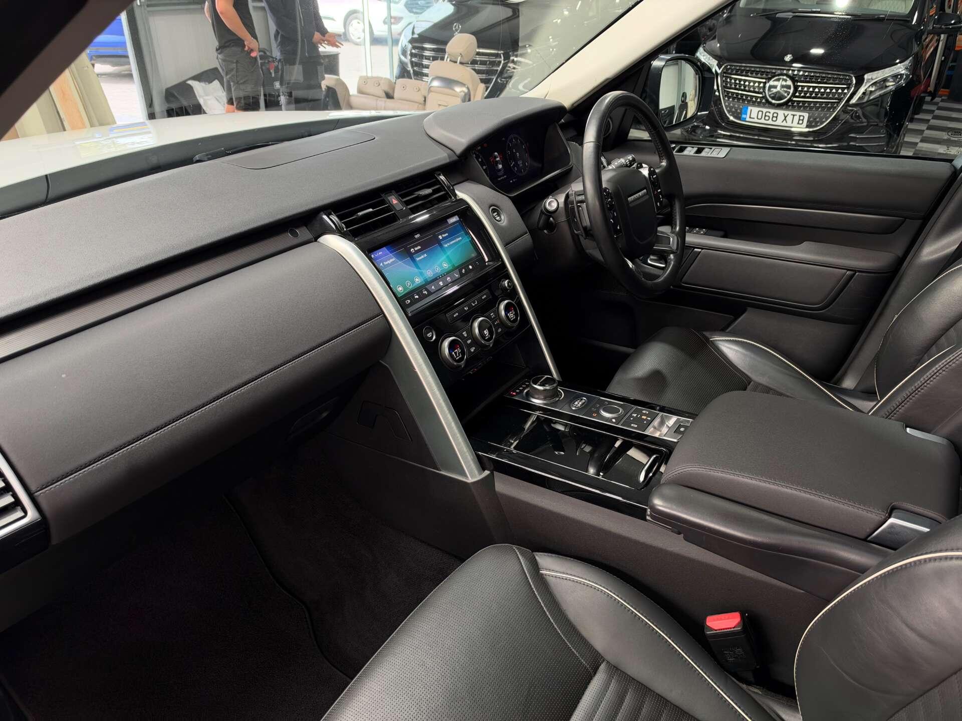 Land Rover Discovery view 25