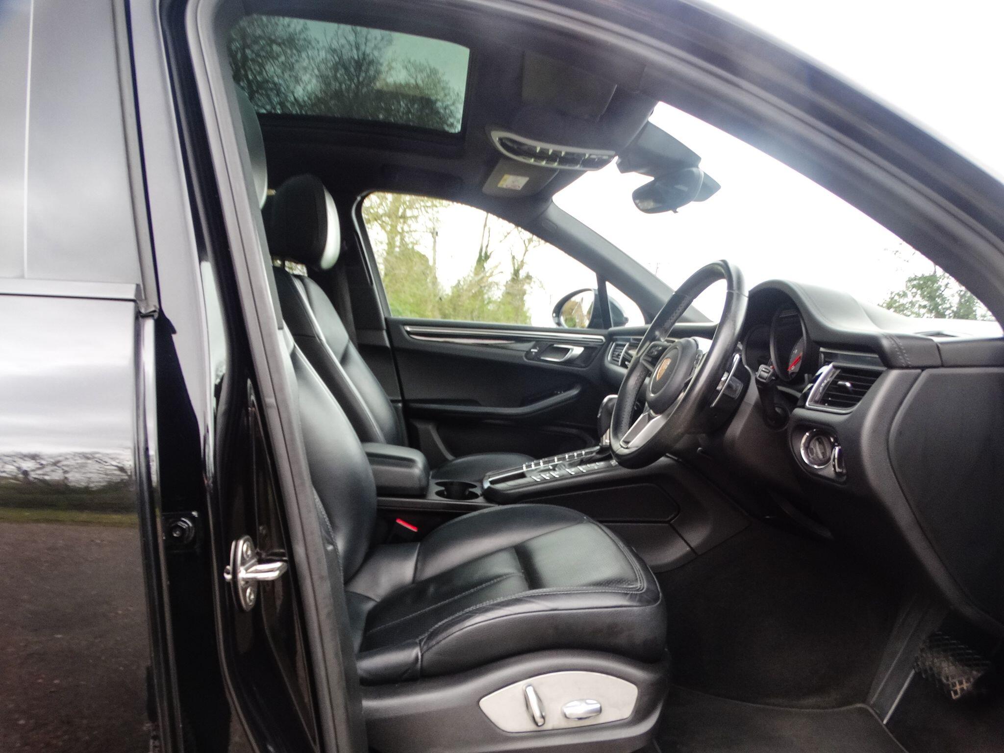 Porsche Macan view 19