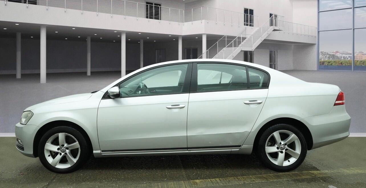 Volkswagen Passat view 4