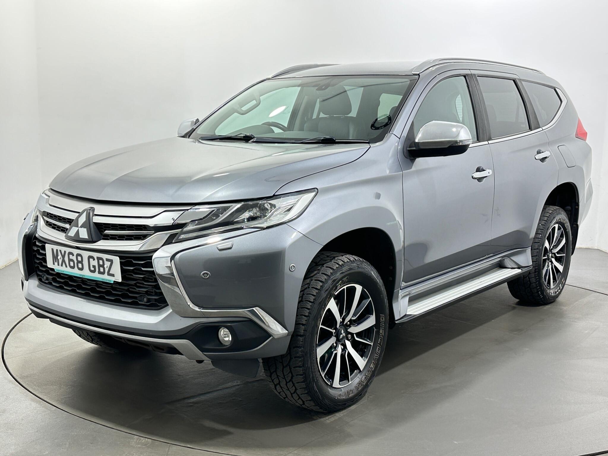 Mitsubishi Shogun Sport view 4