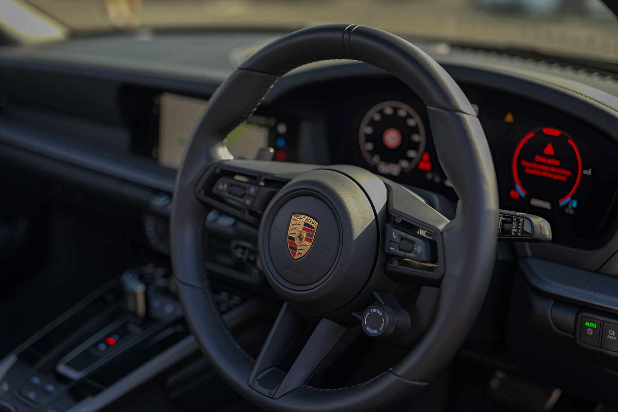 Porsche 911 view 16