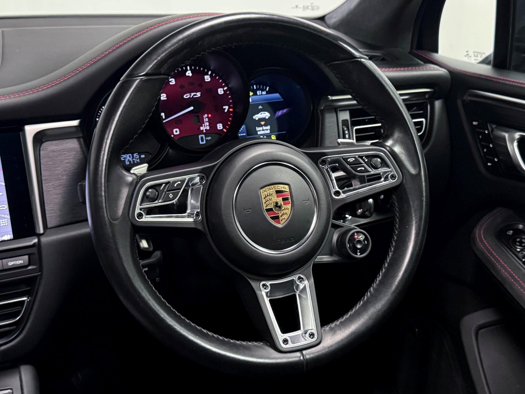 Porsche Macan view 18
