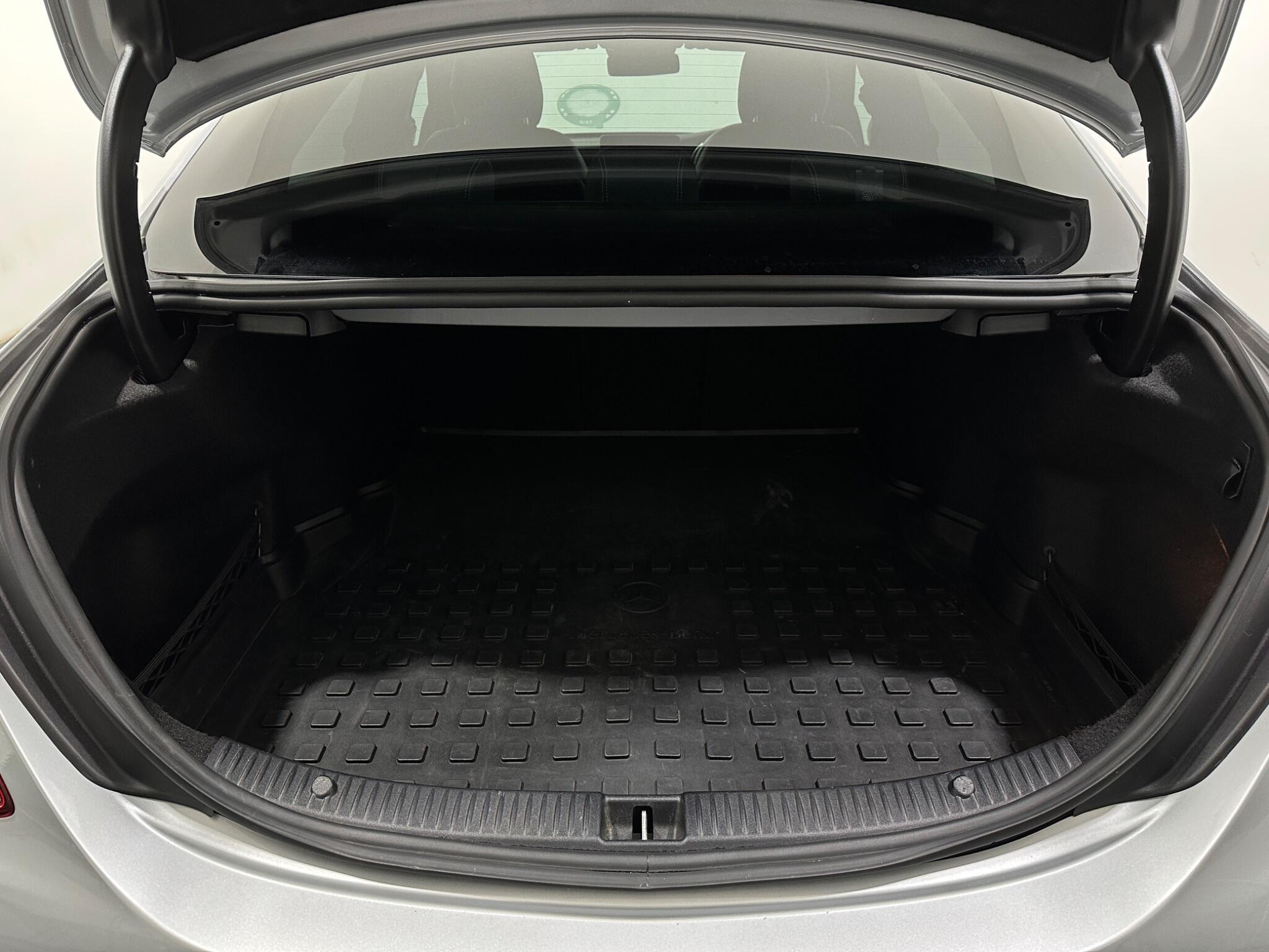 Mercedes-Benz C-Class view 49