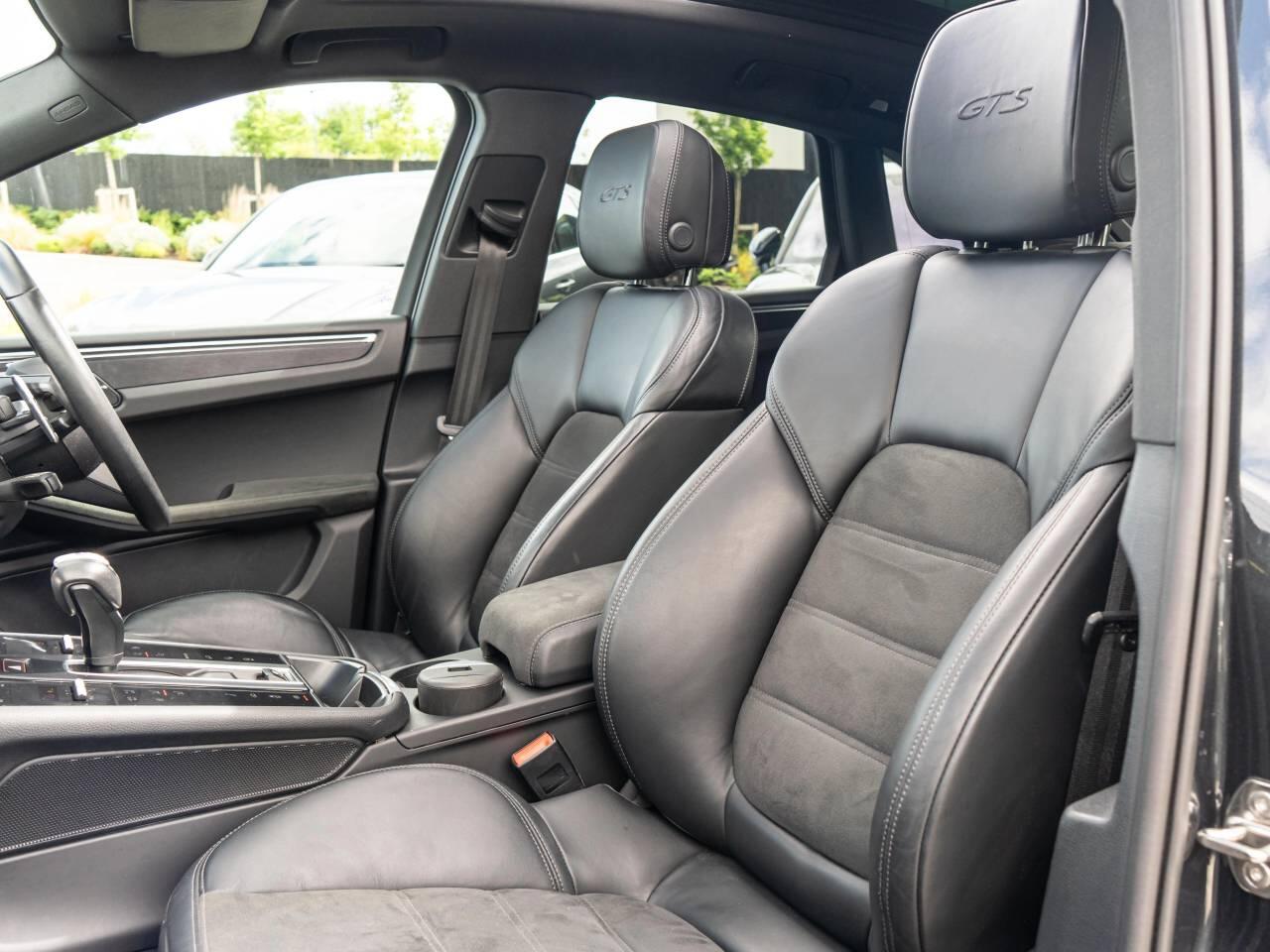 Porsche Macan view 33