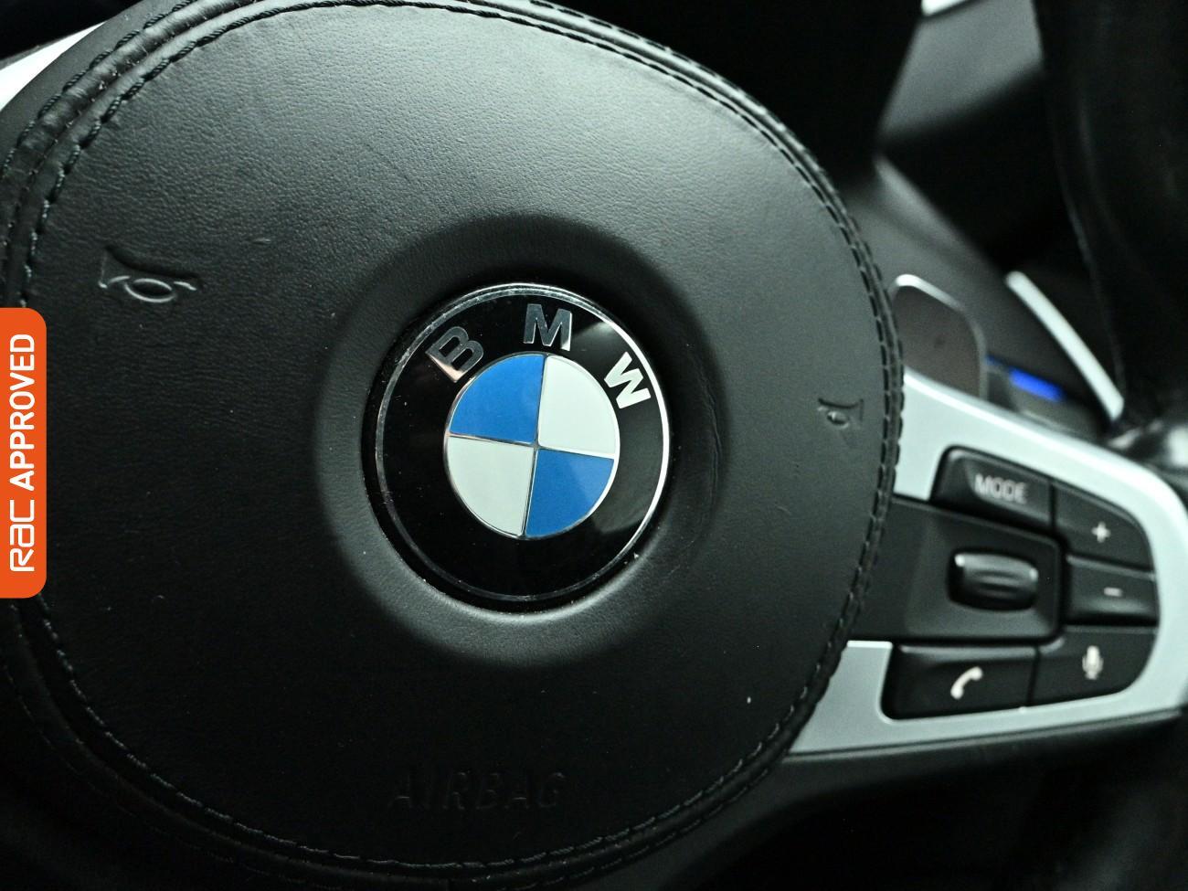 BMW 5 Series view 24