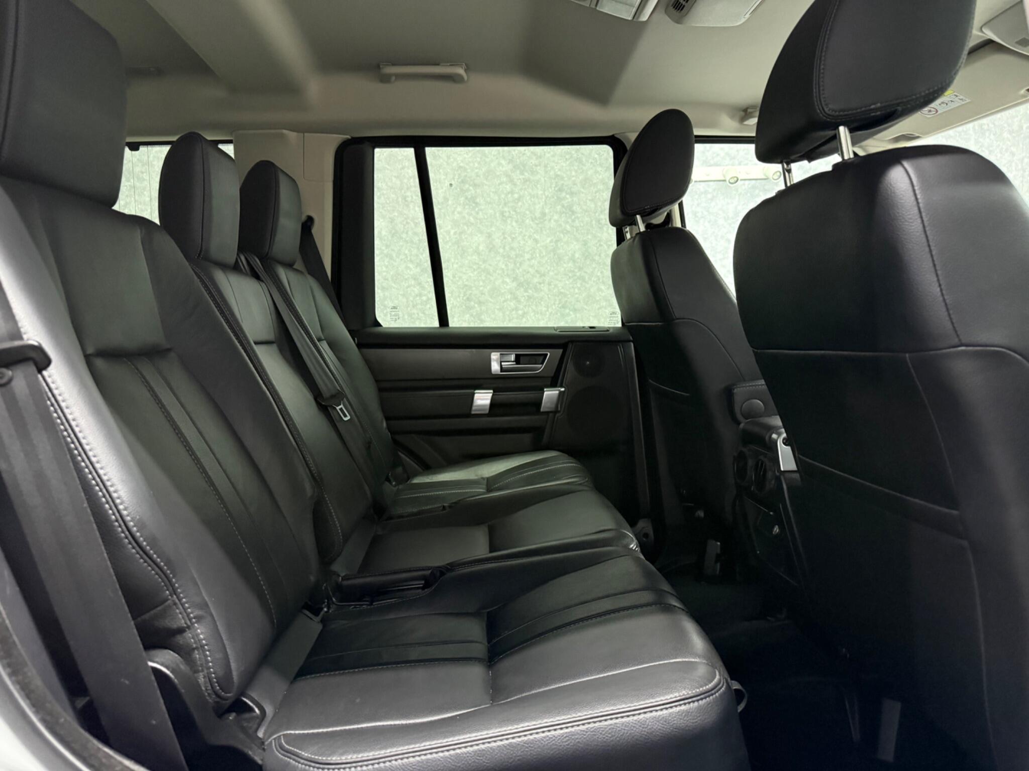 Land Rover Discovery 4 view 9