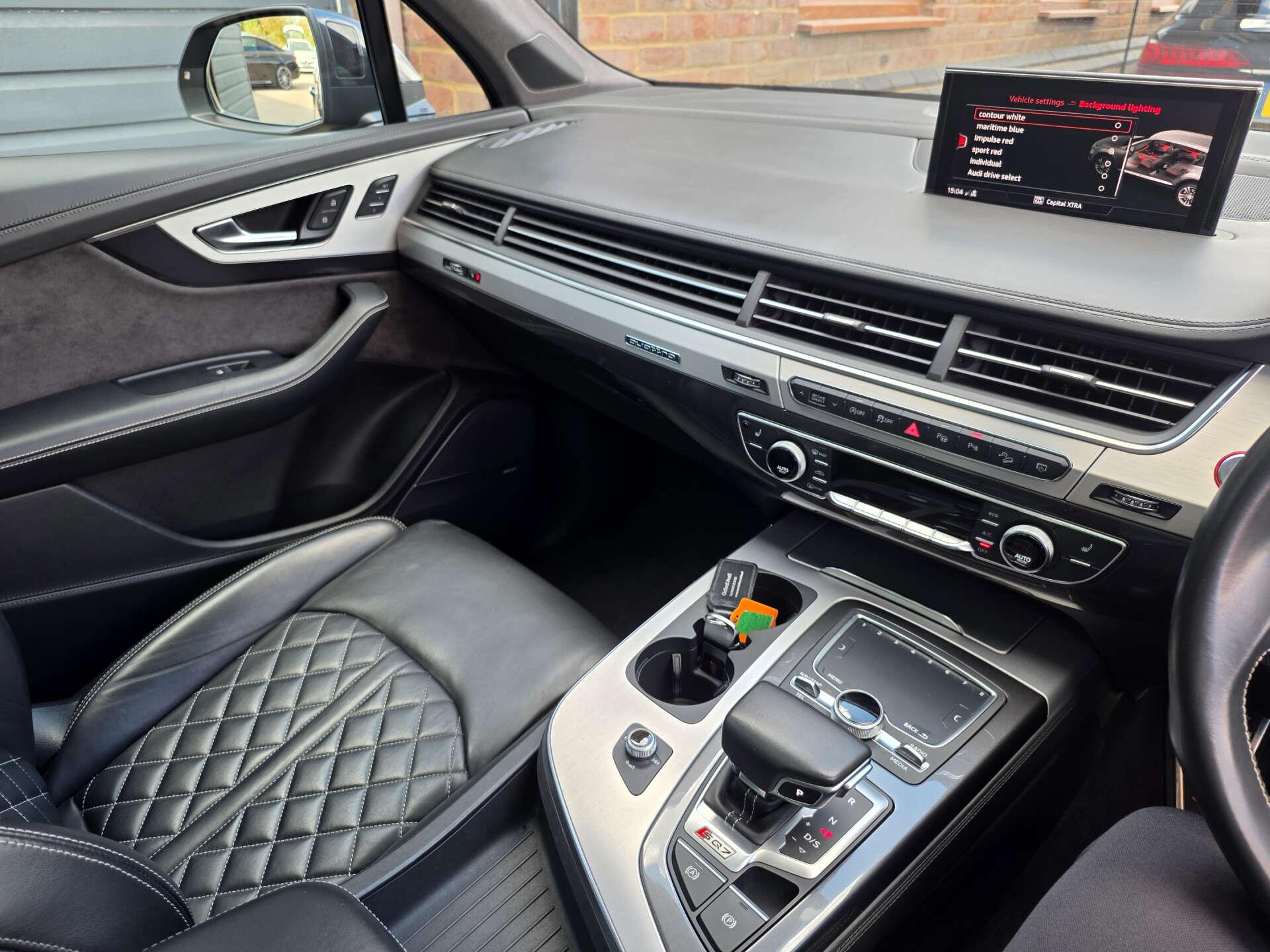 Audi SQ7 view 17