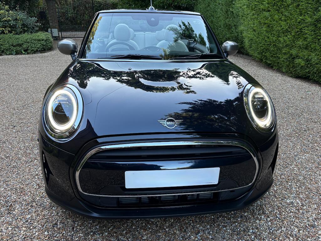 Mini Convertible view 32