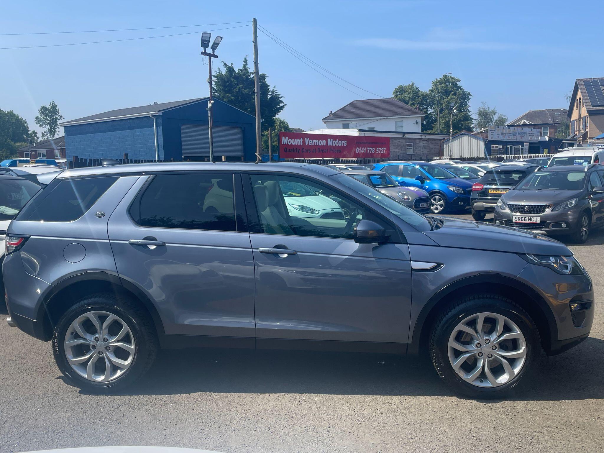 Land Rover Discovery Sport view 11