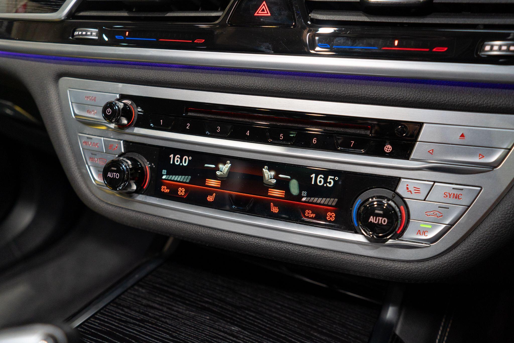 BMW 7 Series view 21