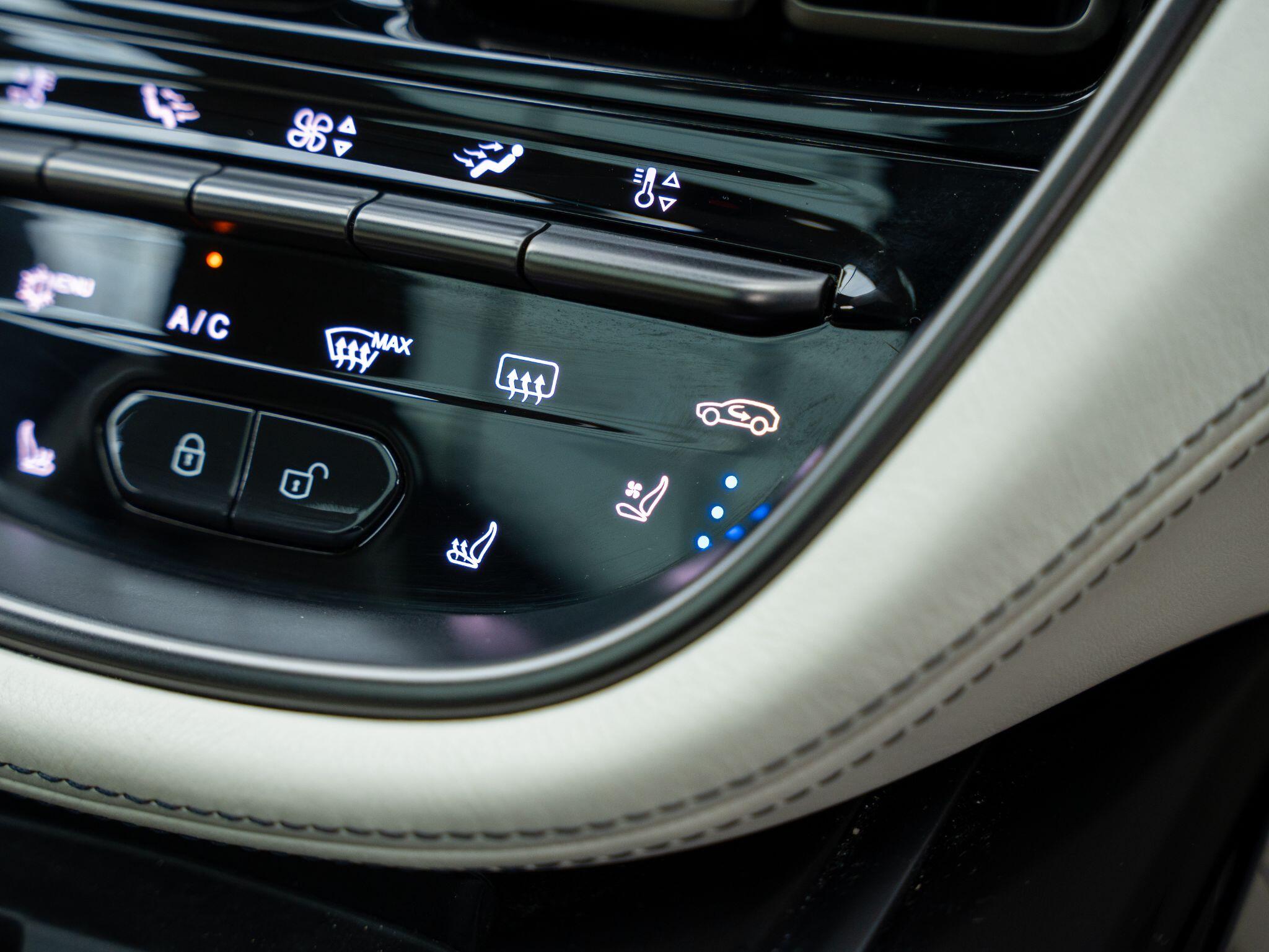 Aston Martin DBX view 26