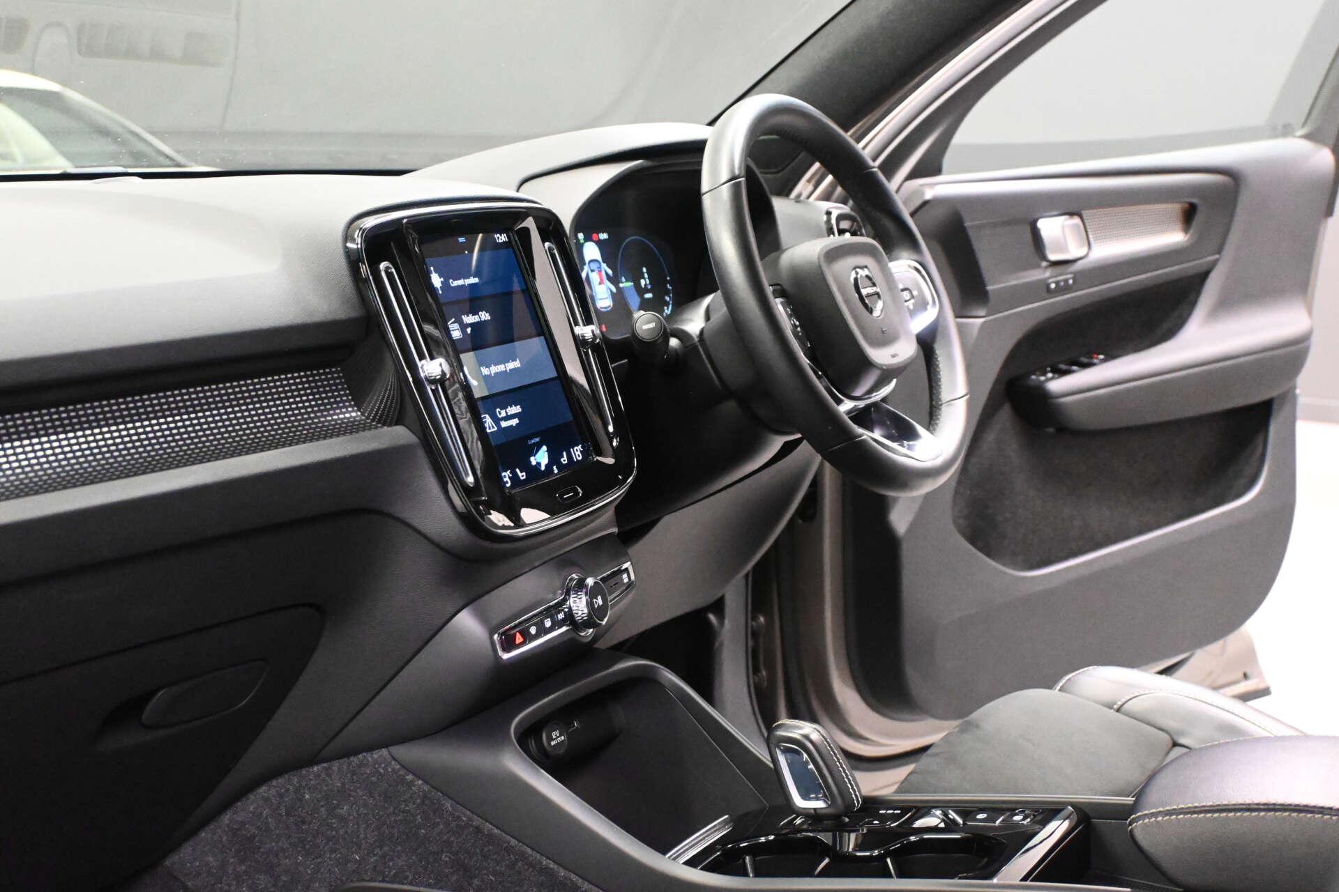 Volvo XC40 view 8