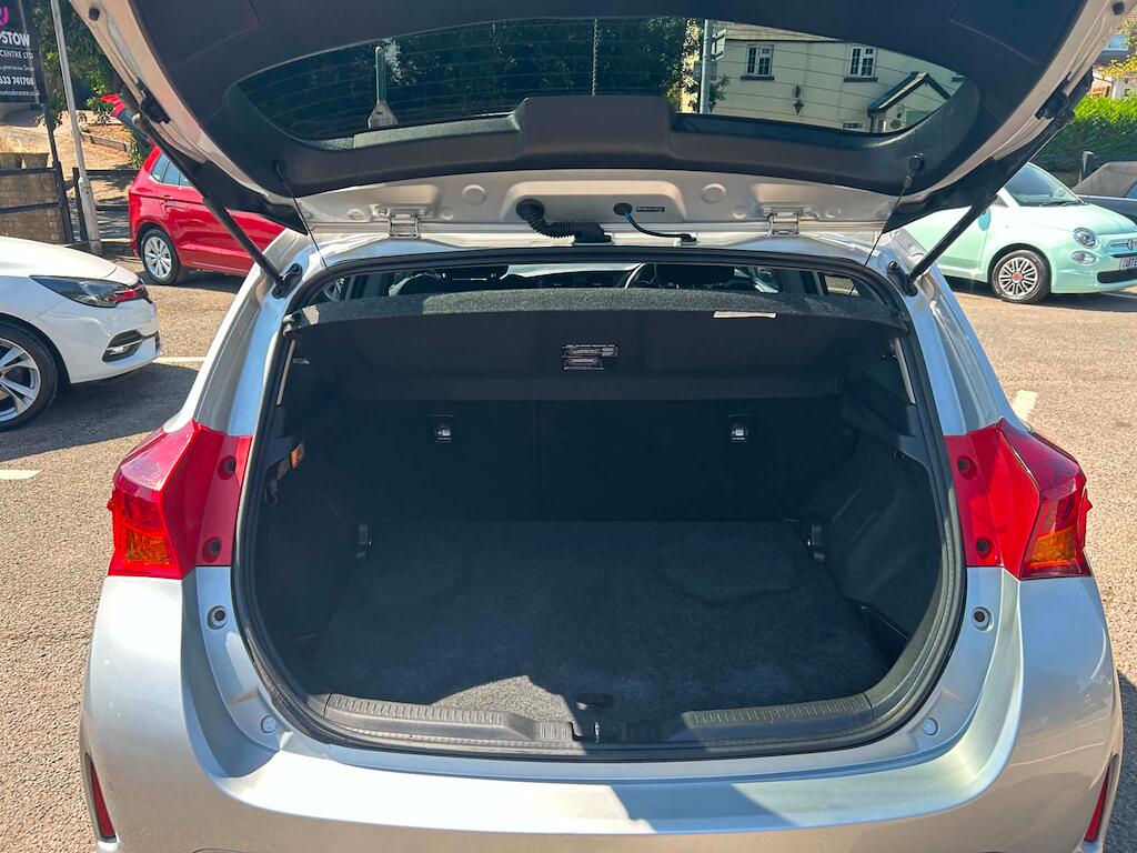 Toyota Auris view 13