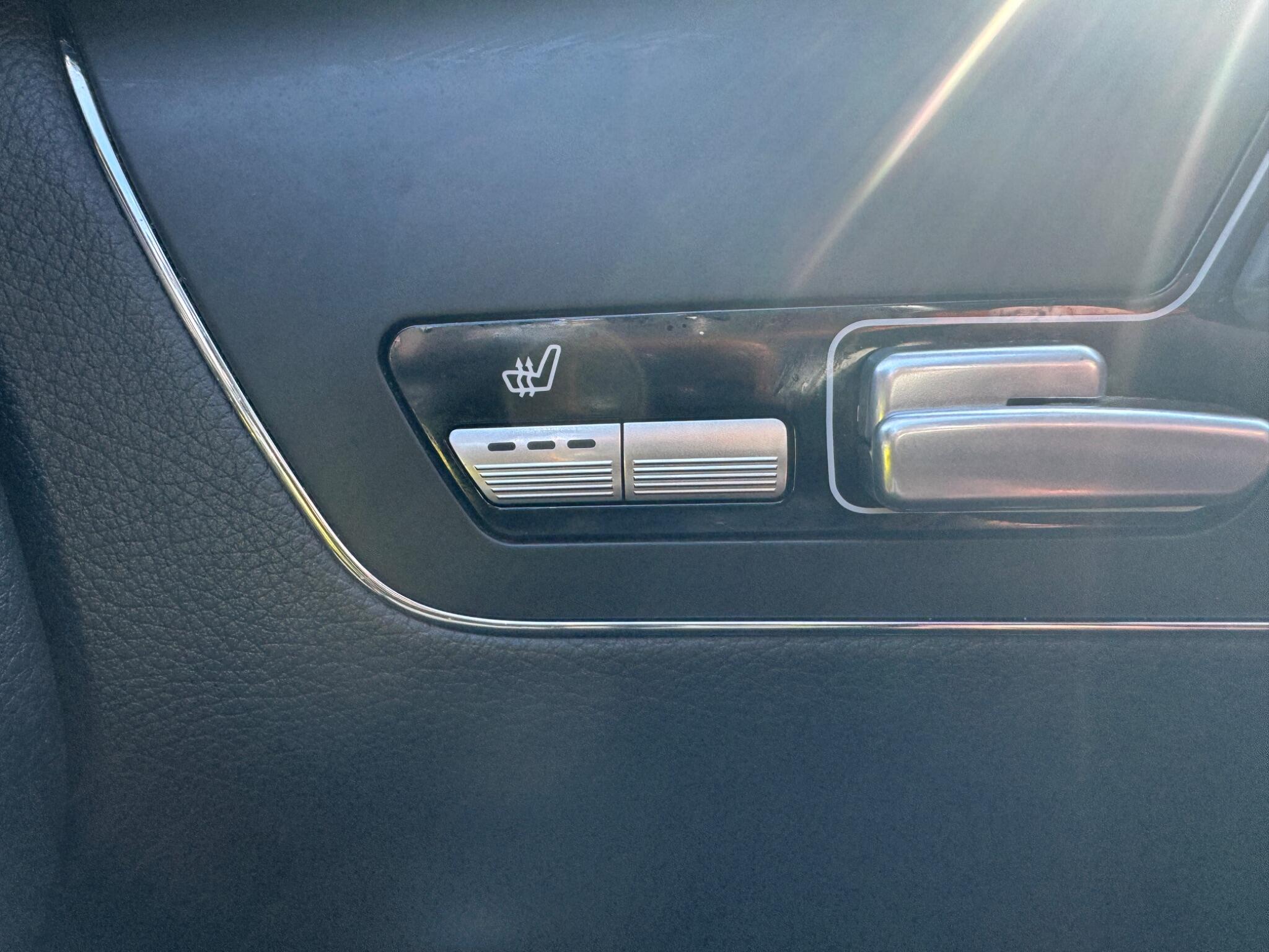 Mercedes-Benz S-Class view 35