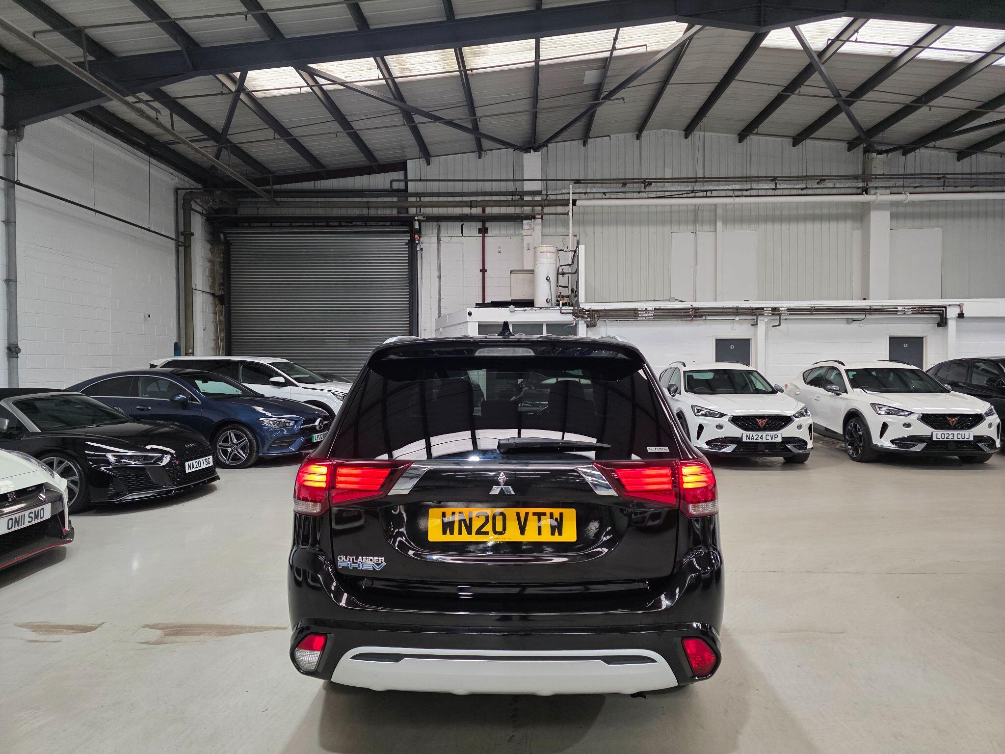 Mitsubishi Outlander view 4