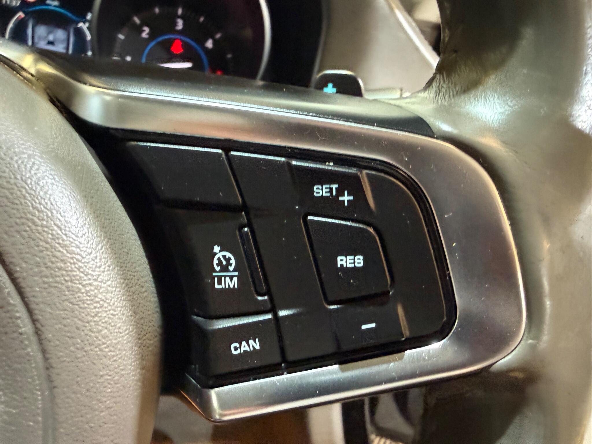 Jaguar XF view 33