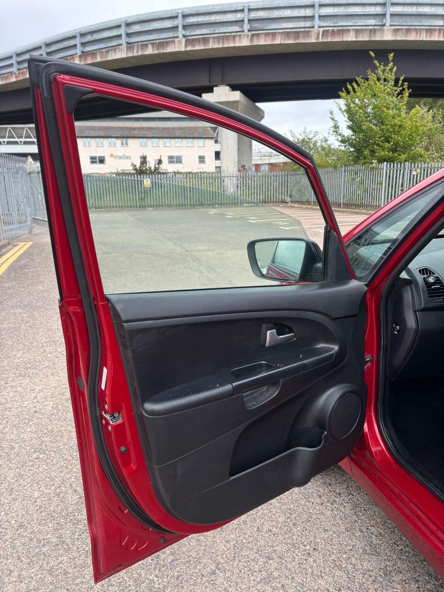 Kia Venga view 30