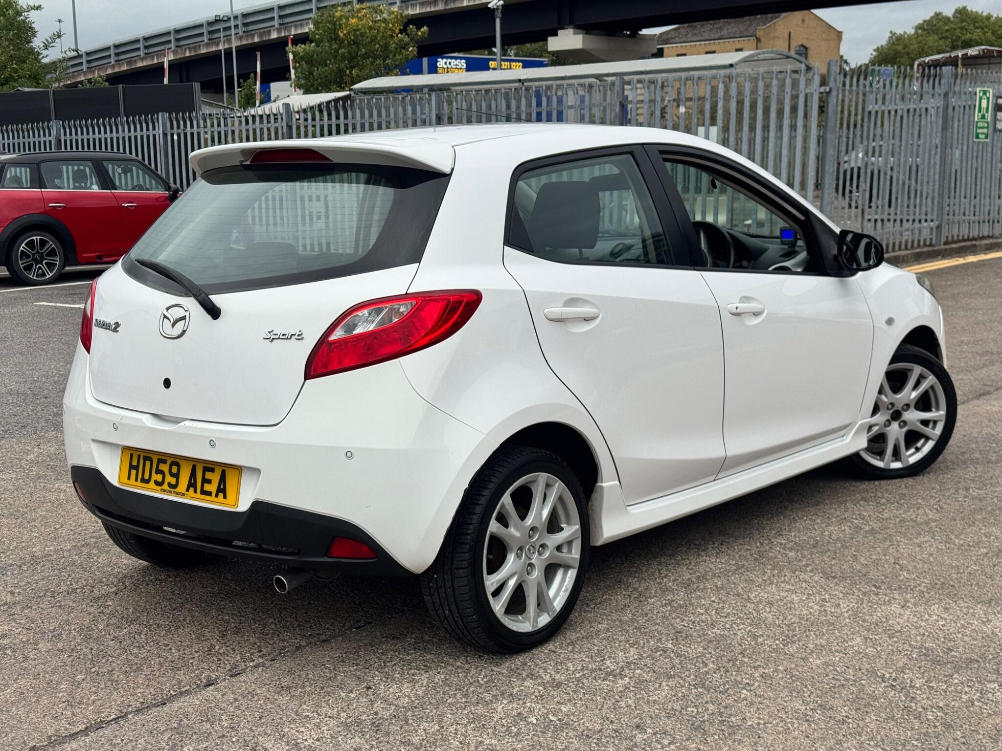 Mazda Mazda2 view 18