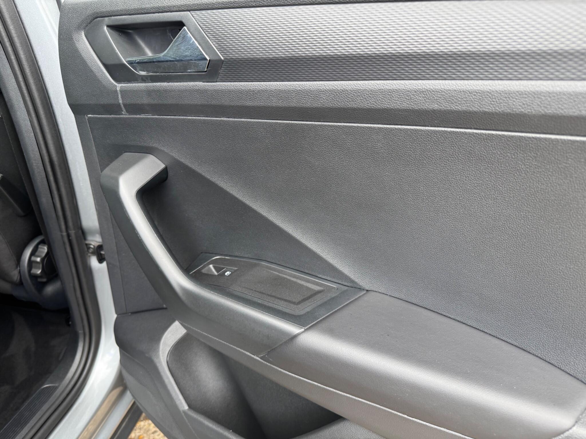 Volkswagen T-Roc view 28