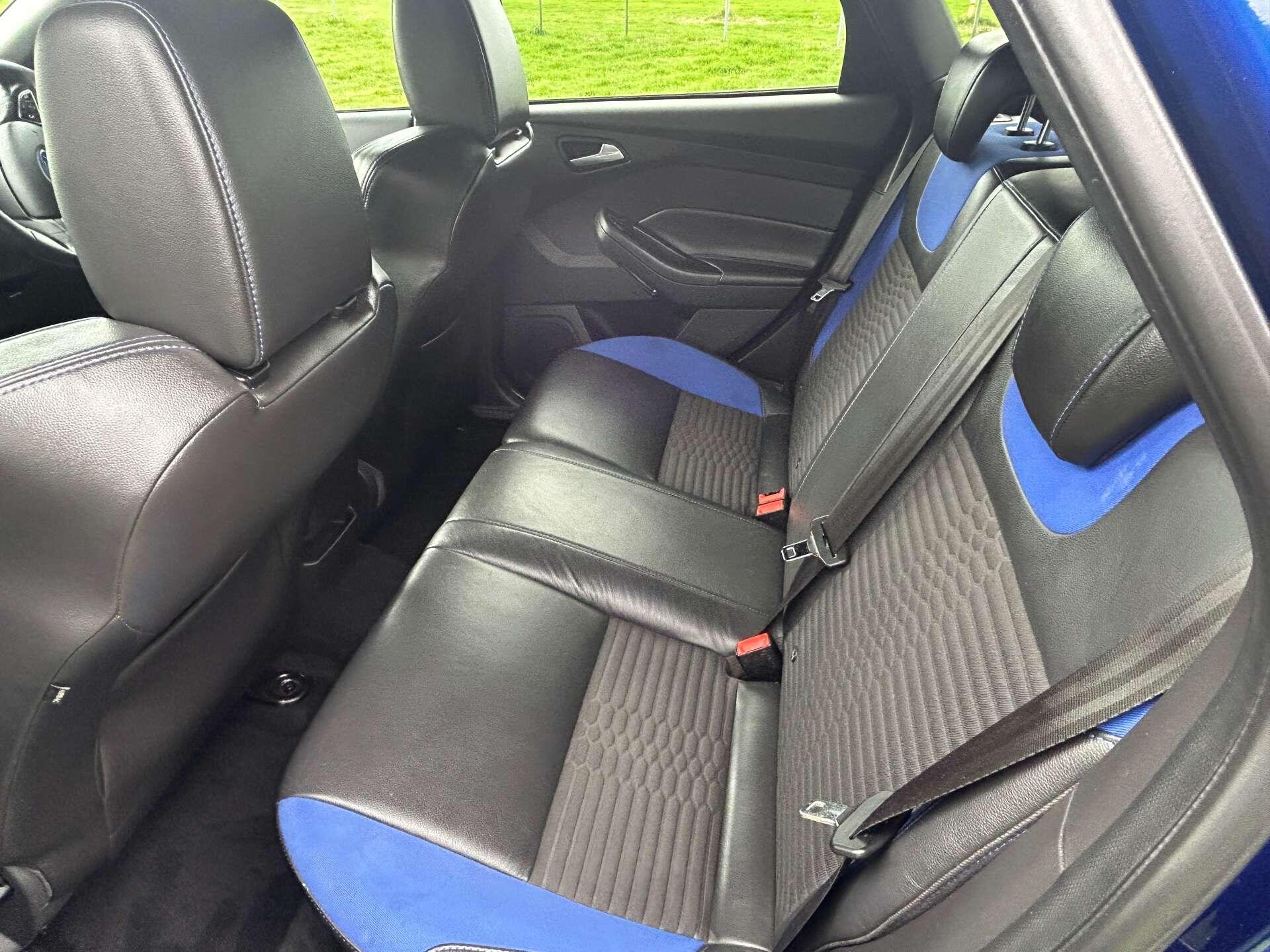 Ford Focus view 42